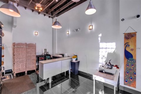 Commercial property in Miami, Florida № 1706050 - photo 12