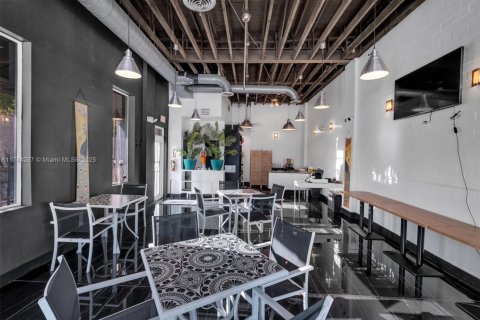 Commercial property in Miami, Florida № 1706050 - photo 10