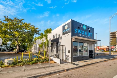 Commercial property in Miami, Florida № 1706050 - photo 2