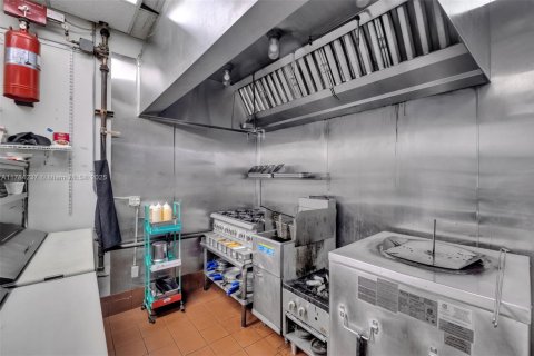 Commercial property in Miami, Florida № 1706050 - photo 19