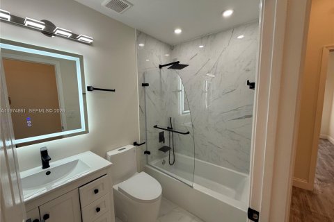 Casa en alquiler en Pembroke Pines, Florida, 4 dormitorios, 218.51 m2 № 2036135 - foto 13