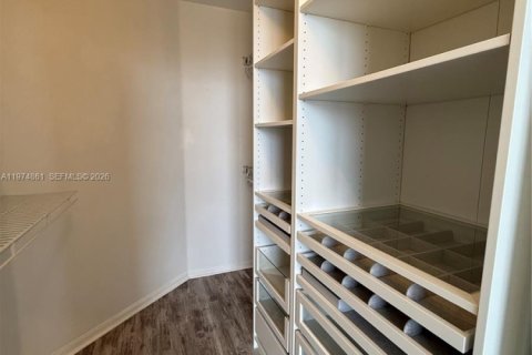 Casa en alquiler en Pembroke Pines, Florida, 4 dormitorios, 218.51 m2 № 2036135 - foto 16