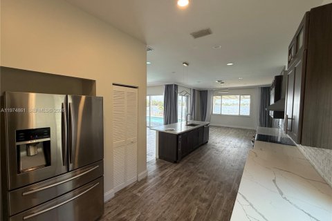 Casa en alquiler en Pembroke Pines, Florida, 4 dormitorios, 218.51 m2 № 2036135 - foto 5