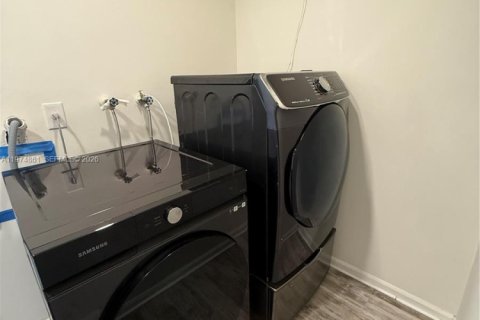 Casa en alquiler en Pembroke Pines, Florida, 4 dormitorios, 218.51 m2 № 2036135 - foto 8