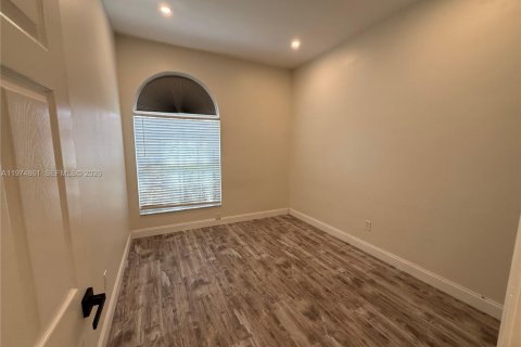Casa en alquiler en Pembroke Pines, Florida, 4 dormitorios, 218.51 m2 № 2036135 - foto 21
