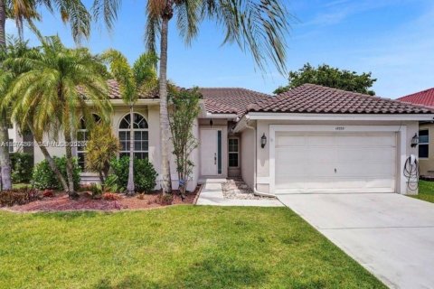 Casa en Pembroke Pines, Florida 4 dormitorios, 218.51 m2 № 2036135