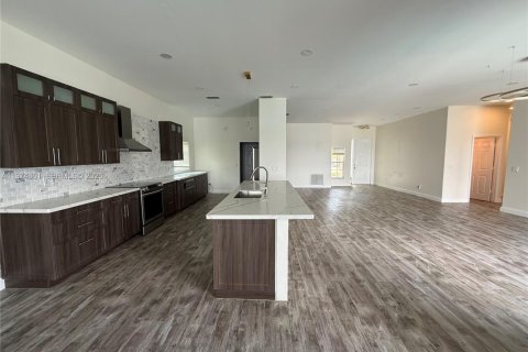 Casa en alquiler en Pembroke Pines, Florida, 4 dormitorios, 218.51 m2 № 2036135 - foto 6