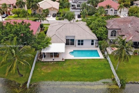 Casa en alquiler en Pembroke Pines, Florida, 4 dormitorios, 218.51 m2 № 2036135 - foto 2