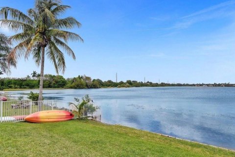 Casa en alquiler en Pembroke Pines, Florida, 4 dormitorios, 218.51 m2 № 2036135 - foto 19