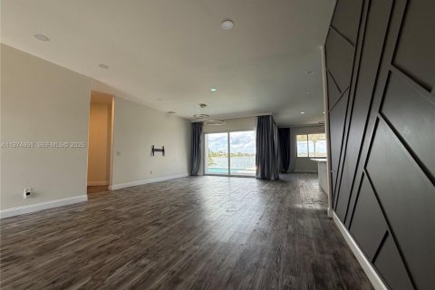 Casa en alquiler en Pembroke Pines, Florida, 4 dormitorios, 218.51 m2 № 2036135 - foto 4