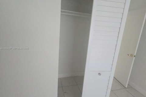 Touwnhouse à louer à Hialeah, Floride: 3 chambres, 95.69 m2 № 1976906 - photo 16