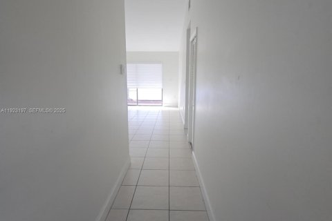Touwnhouse à louer à Hialeah, Floride: 3 chambres, 95.69 m2 № 1976906 - photo 13
