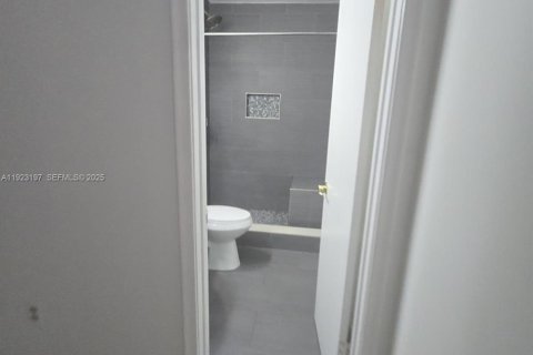 Touwnhouse à louer à Hialeah, Floride: 3 chambres, 95.69 m2 № 1976906 - photo 10