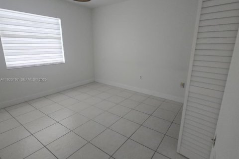 Touwnhouse à louer à Hialeah, Floride: 3 chambres, 95.69 m2 № 1976906 - photo 7