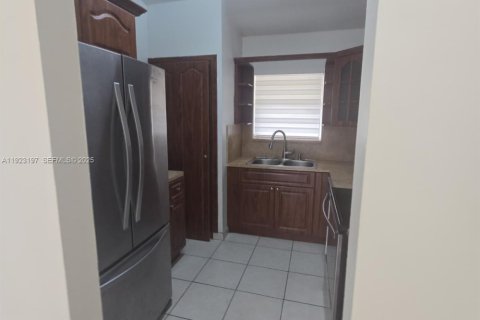 Touwnhouse à louer à Hialeah, Floride: 3 chambres, 95.69 m2 № 1976906 - photo 5