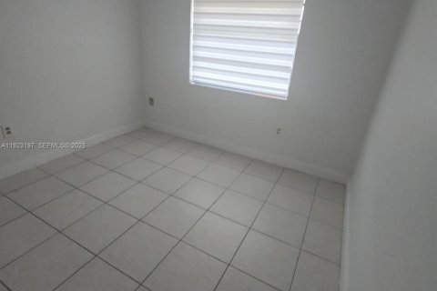 Touwnhouse à louer à Hialeah, Floride: 3 chambres, 95.69 m2 № 1976906 - photo 15