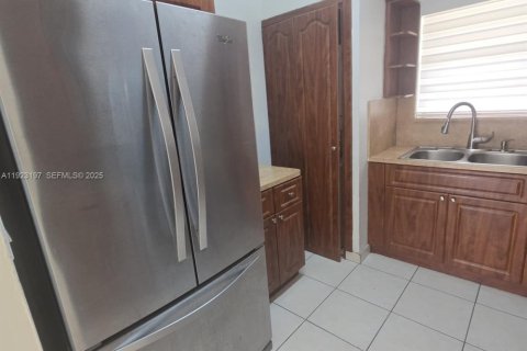 Touwnhouse à louer à Hialeah, Floride: 3 chambres, 95.69 m2 № 1976906 - photo 6