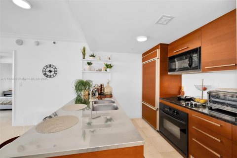 Condo in Hallandale Beach, Florida, 2 bedrooms  № 1627898 - photo 5