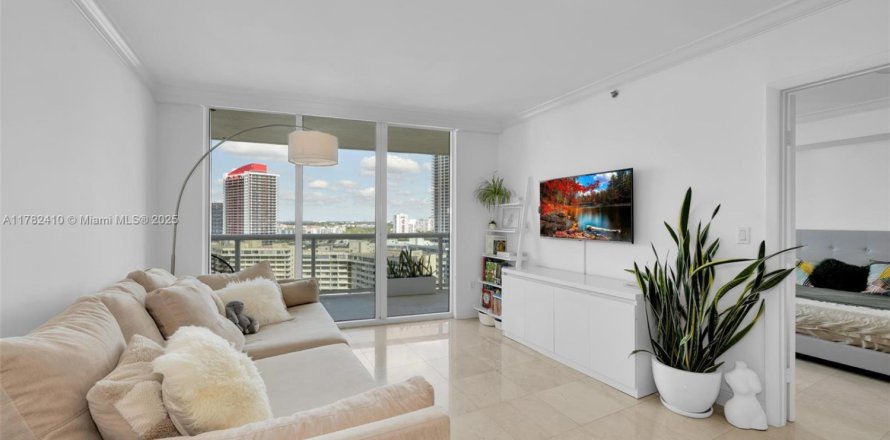 Condo in Hallandale Beach, Florida, 2 bedrooms  № 1627898