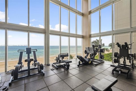 Condo in Hallandale Beach, Florida, 2 bedrooms  № 1627898 - photo 25