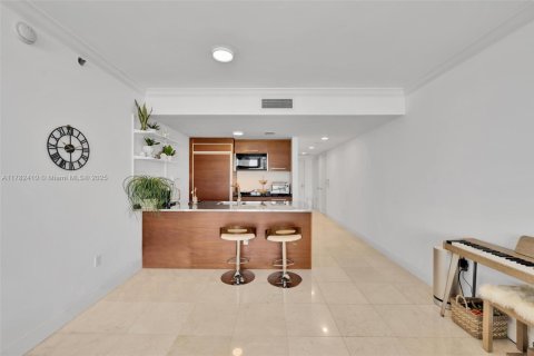 Condo in Hallandale Beach, Florida, 2 bedrooms  № 1627898 - photo 7