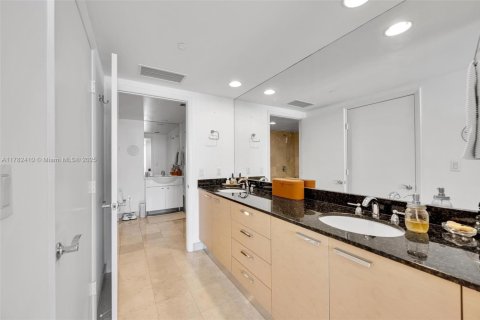 Condo in Hallandale Beach, Florida, 2 bedrooms  № 1627898 - photo 15