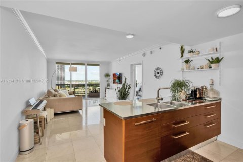 Condo in Hallandale Beach, Florida, 2 bedrooms  № 1627898 - photo 4
