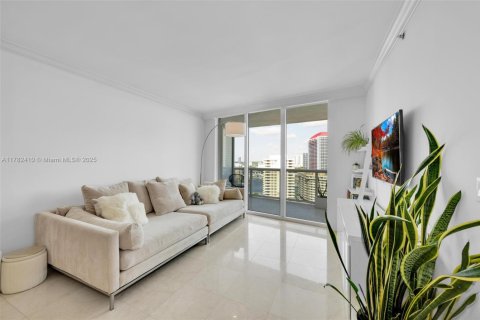 Condo in Hallandale Beach, Florida, 2 bedrooms  № 1627898 - photo 2