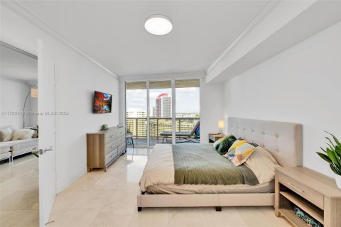 Condo in Hallandale Beach, Florida, 2 bedrooms  № 1627898 - photo 11