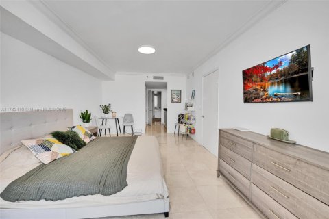 Condo in Hallandale Beach, Florida, 2 bedrooms  № 1627898 - photo 10