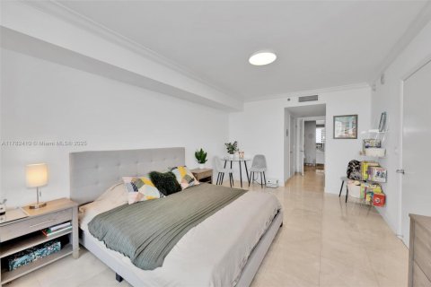 Condo in Hallandale Beach, Florida, 2 bedrooms  № 1627898 - photo 9