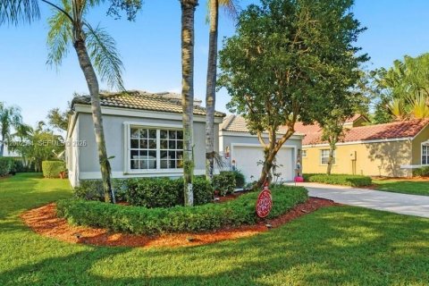 House in Weston, Florida 4 bedrooms, 215.9 sq.m. № 2067976 - photo 2