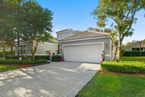 House in Weston, Florida 4 bedrooms, 215.9 sq.m. № 2067976