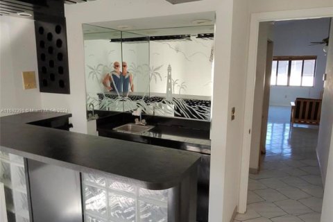 House in Cutler Bay, Florida 4 bedrooms, 206.15 sq.m. № 1605900 - photo 8