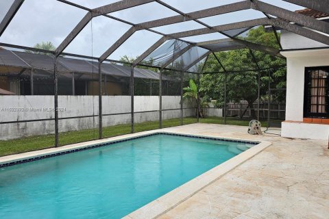 House in Cutler Bay, Florida 4 bedrooms, 206.15 sq.m. № 1605900 - photo 16