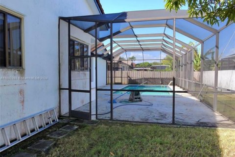 House in Cutler Bay, Florida 4 bedrooms, 206.15 sq.m. № 1605900 - photo 13