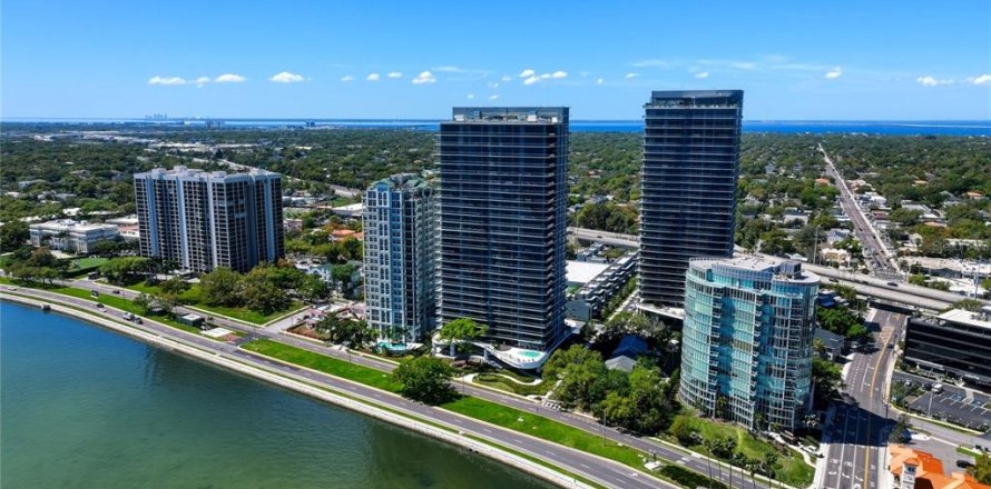 Condo in Tampa, Florida, 3 bedrooms № 2197238