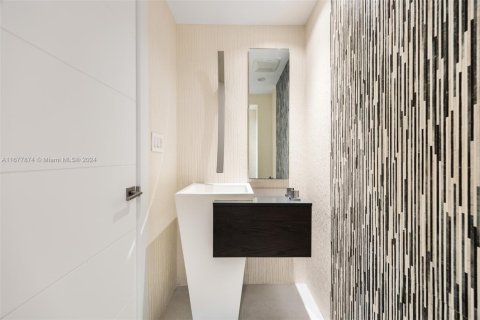 Condo in Coral Gables, Florida, 3 bedrooms  № 1409305 - photo 21