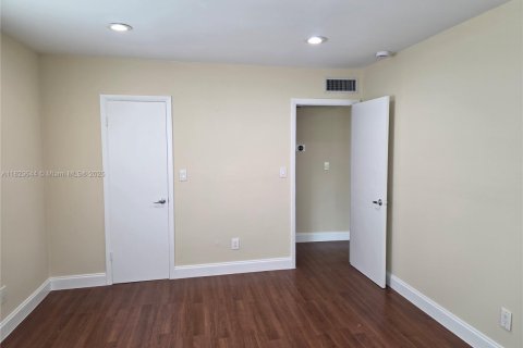 Снять в аренду кондоминиум в Майами, Флорида 1 спальня, 65.68м2, № 1800799 - фото 5