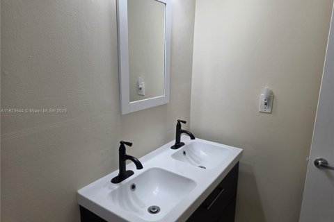 Снять в аренду кондоминиум в Майами, Флорида 1 спальня, 65.68м2, № 1800799 - фото 6