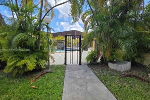 Снять в аренду кондоминиум в Майами, Флорида 1 спальня, 65.68м2, № 1800799 - фото 17