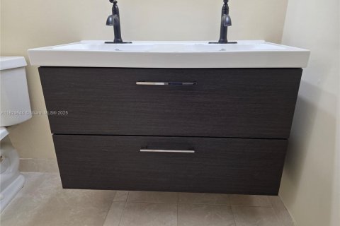 Снять в аренду кондоминиум в Майами, Флорида 1 спальня, 65.68м2, № 1800799 - фото 7