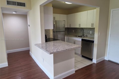 Снять в аренду кондоминиум в Майами, Флорида 1 спальня, 65.68м2, № 1800799 - фото 2