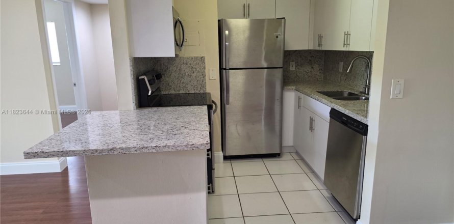 Кондоминиум с 1 спальней в Майами, Флорида № 1800799