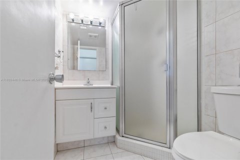Copropriété à vendre à Hallandale Beach, Floride: 2 chambres, 92.9 m2 № 1814718 - photo 8