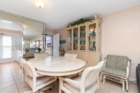 Copropriété à vendre à Hallandale Beach, Floride: 2 chambres, 92.9 m2 № 1814718 - photo 13