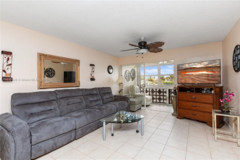 Copropriété à vendre à Hallandale Beach, Floride: 2 chambres, 92.9 m2 № 1814718 - photo 9