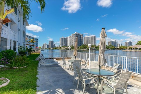 Copropriété à vendre à Hallandale Beach, Floride: 2 chambres, 92.9 m2 № 1814718 - photo 24
