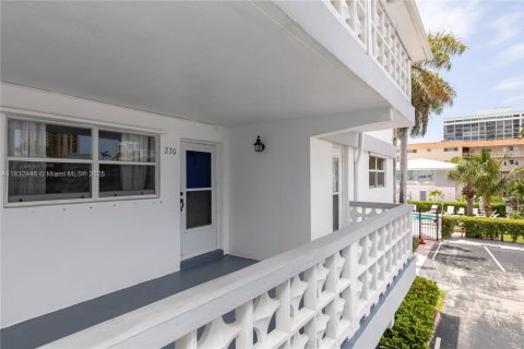 Copropriété à vendre à Hallandale Beach, Floride: 2 chambres, 92.9 m2 № 1814718 - photo 22
