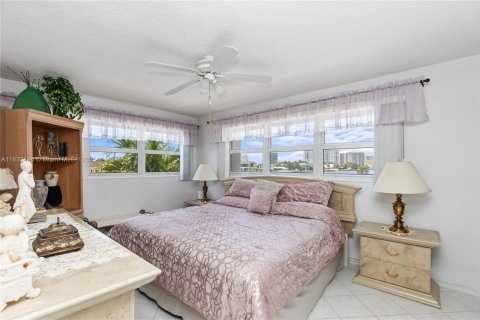 Copropriété à vendre à Hallandale Beach, Floride: 2 chambres, 92.9 m2 № 1814718 - photo 14